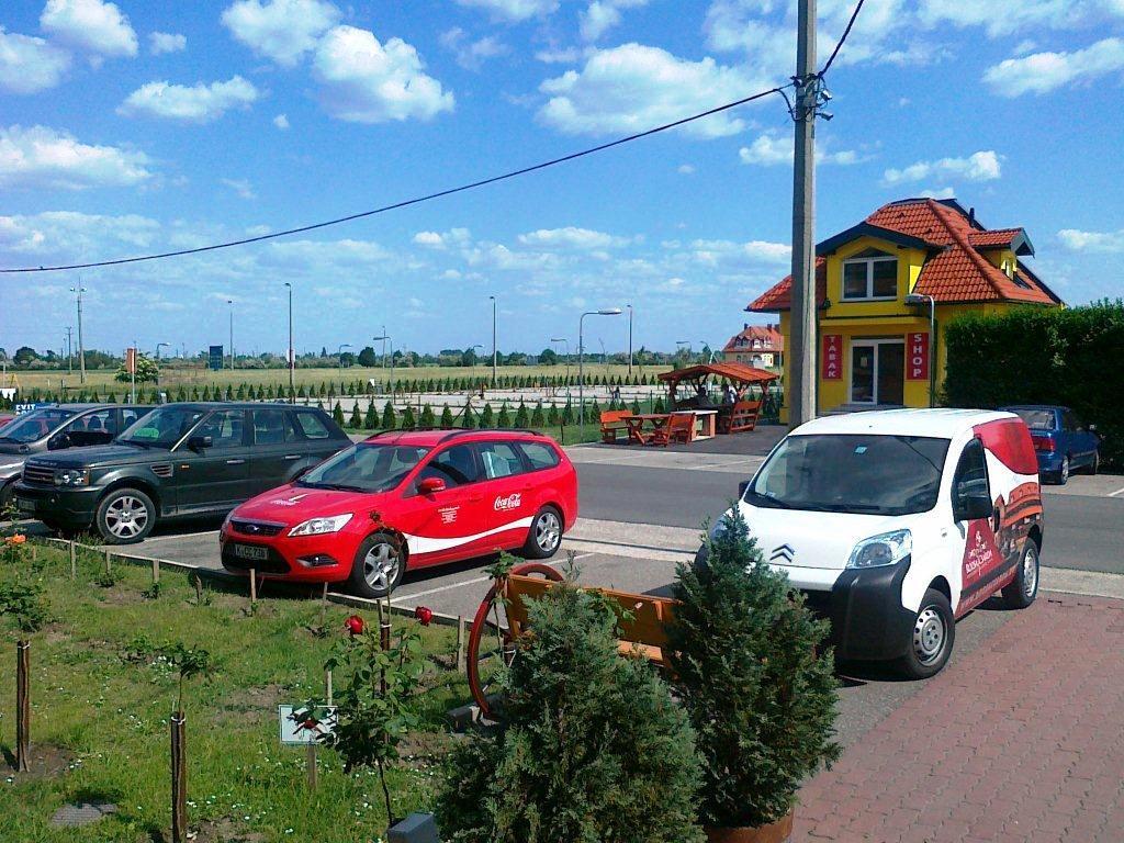 Hotel Rozsa Csarda Bungalow & Caravan Park 海杰什丘 外观 照片